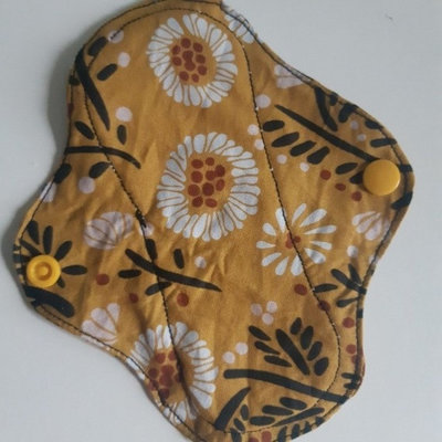 Protège slip en coton bio lavable Fleurs Moutarde petit format - 15,8 cm