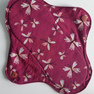 Serviette hygiénique en coton bio lavable Papillon Violet - Taille standard  - 22 cm
